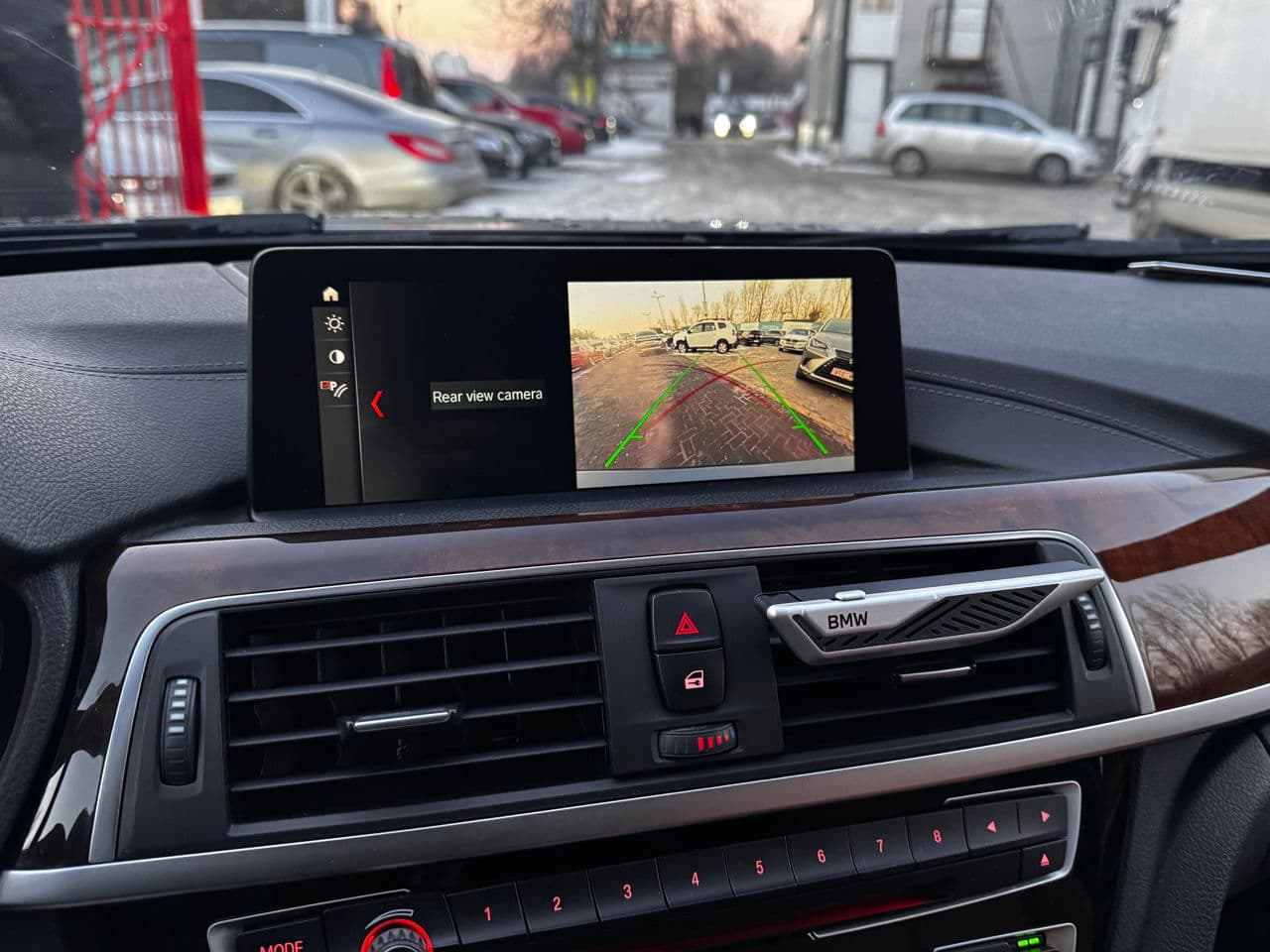BMW 330 2018 — Миниатюра 10