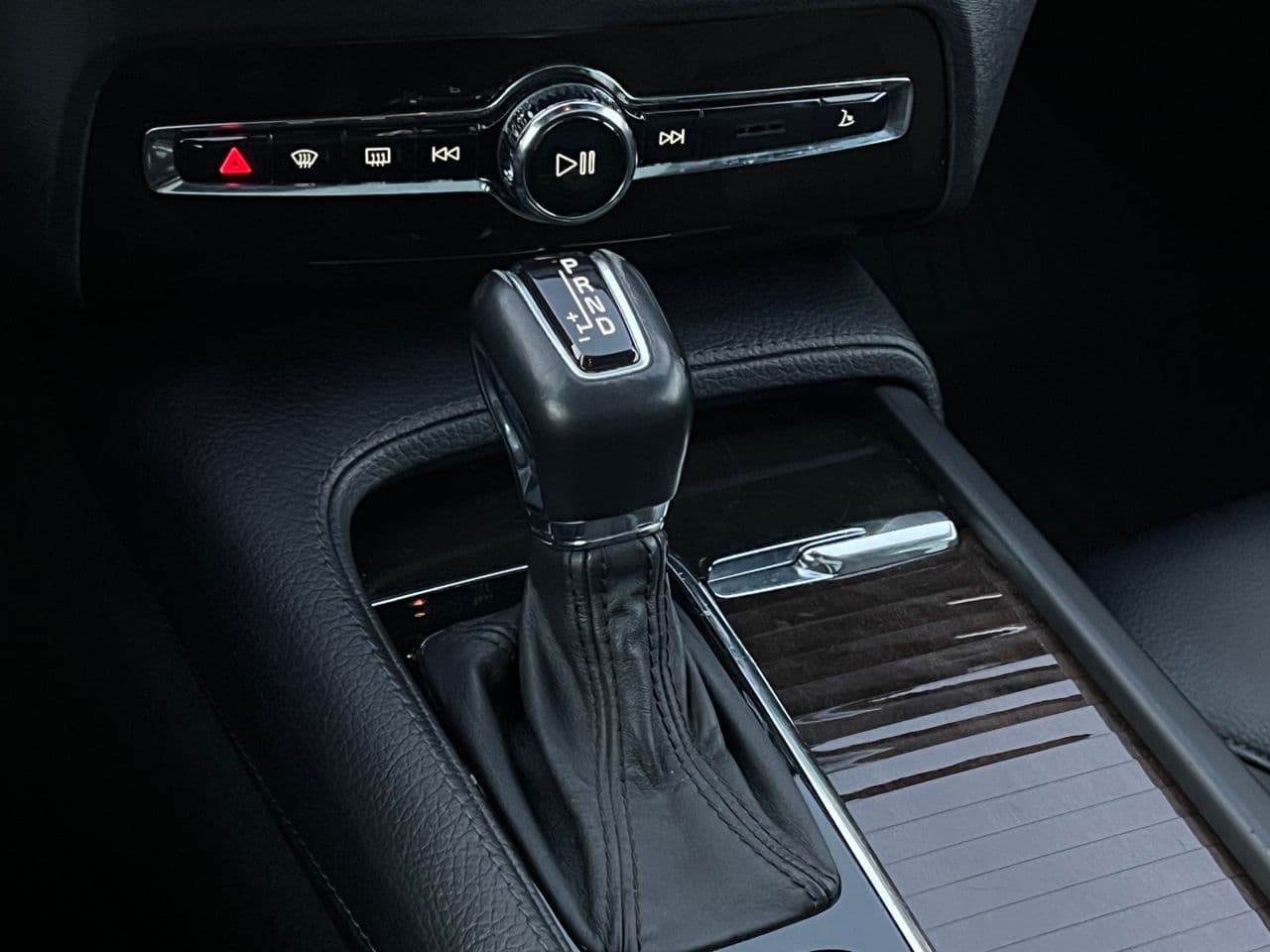 Volvo XC 90 2017 — Миниатюра 11