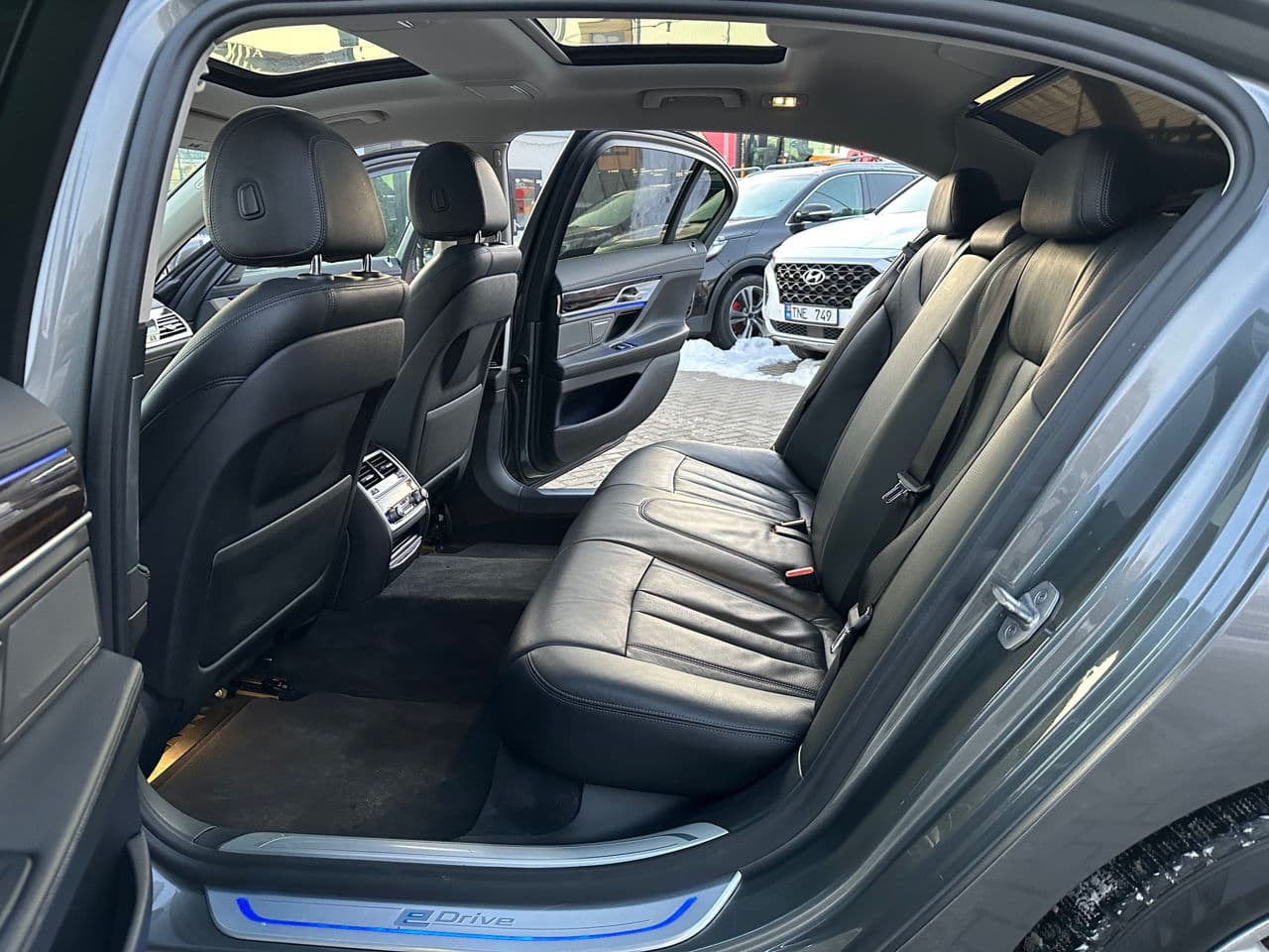 BMW 740e 2017 — Миниатюра 13