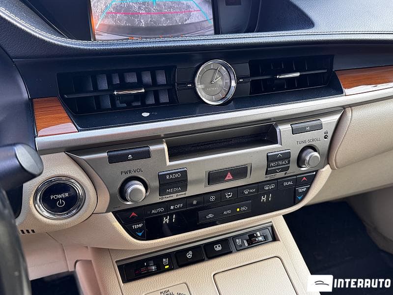 Lexus ES 300h 2013 — Миниатюра 11