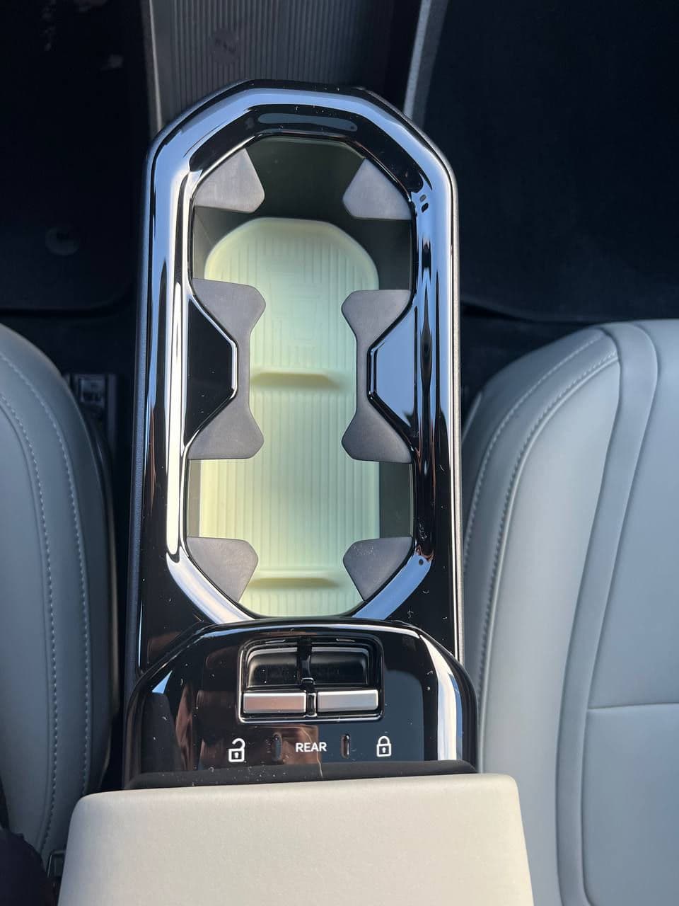 Volvo EX 30 2025 — Миниатюра 11