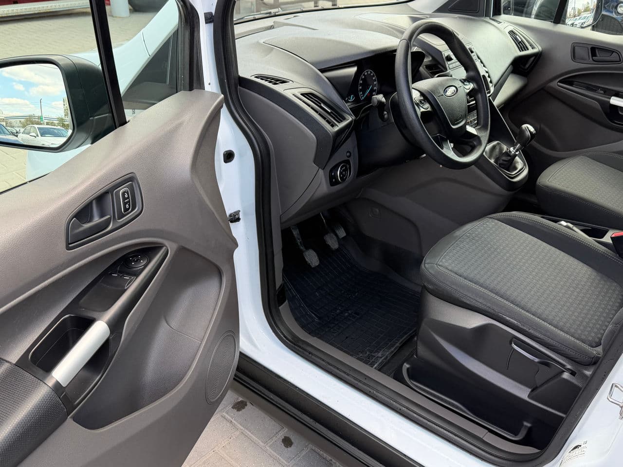 Ford Transit Connect 2019 — Миниатюра 5