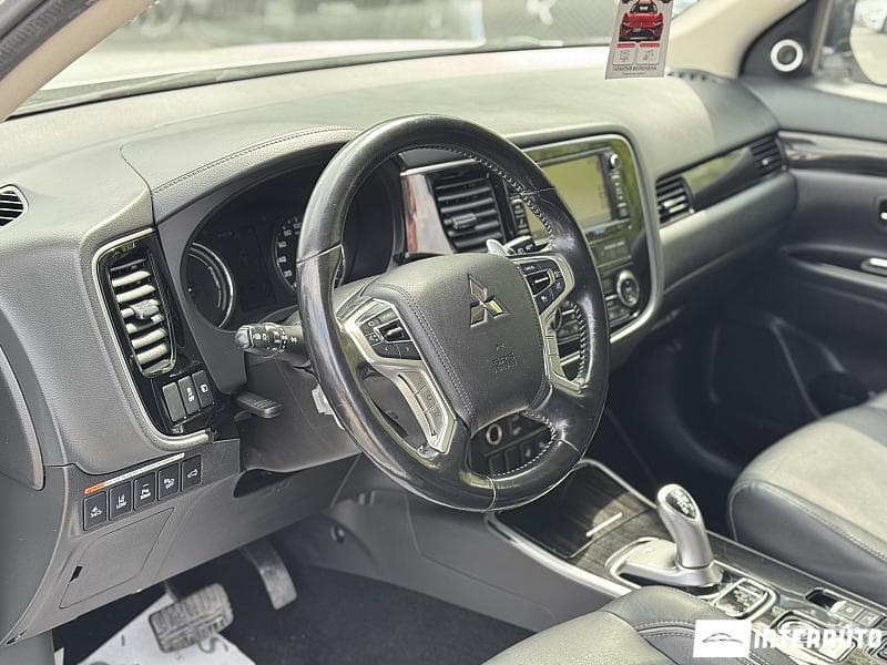 Mitsubishi Outlander 2018 — Миниатюра 11