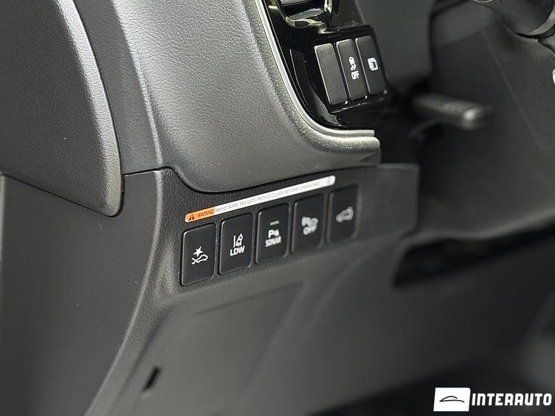 Mitsubishi Outlander 2018 — Миниатюра 12