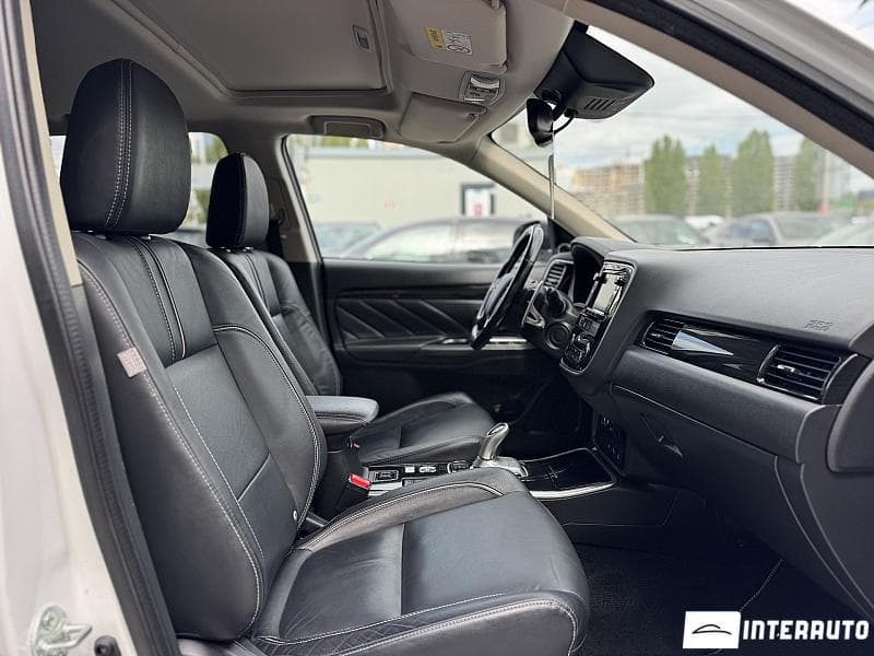 Mitsubishi Outlander 2018 — Миниатюра 20
