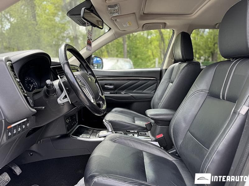 Mitsubishi Outlander 2018 — Миниатюра 9