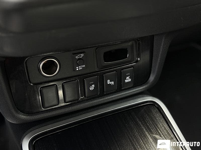 Mitsubishi Outlander 2018 — Миниатюра 16