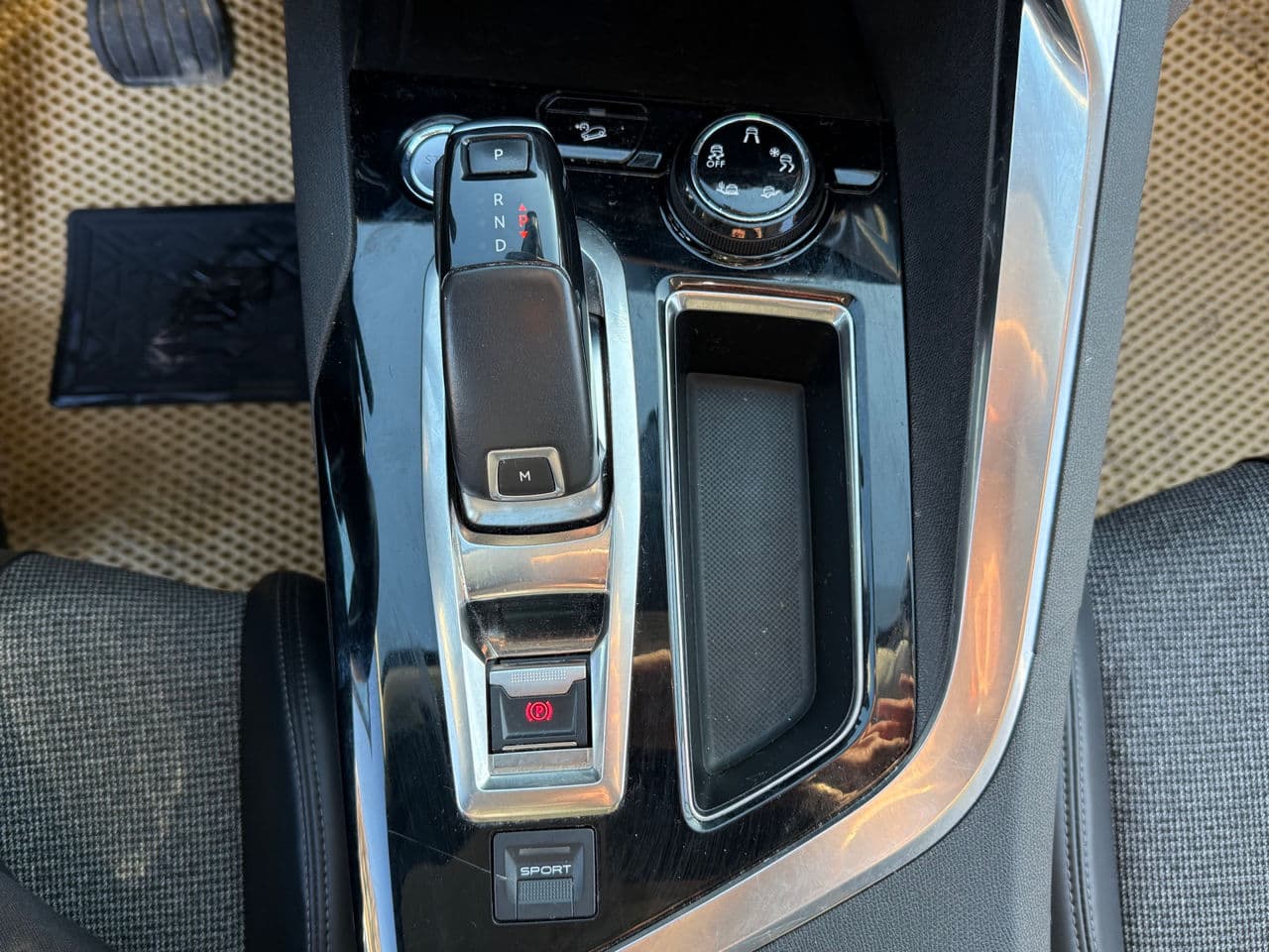 Peugeot 3008 2018 — Миниатюра 11