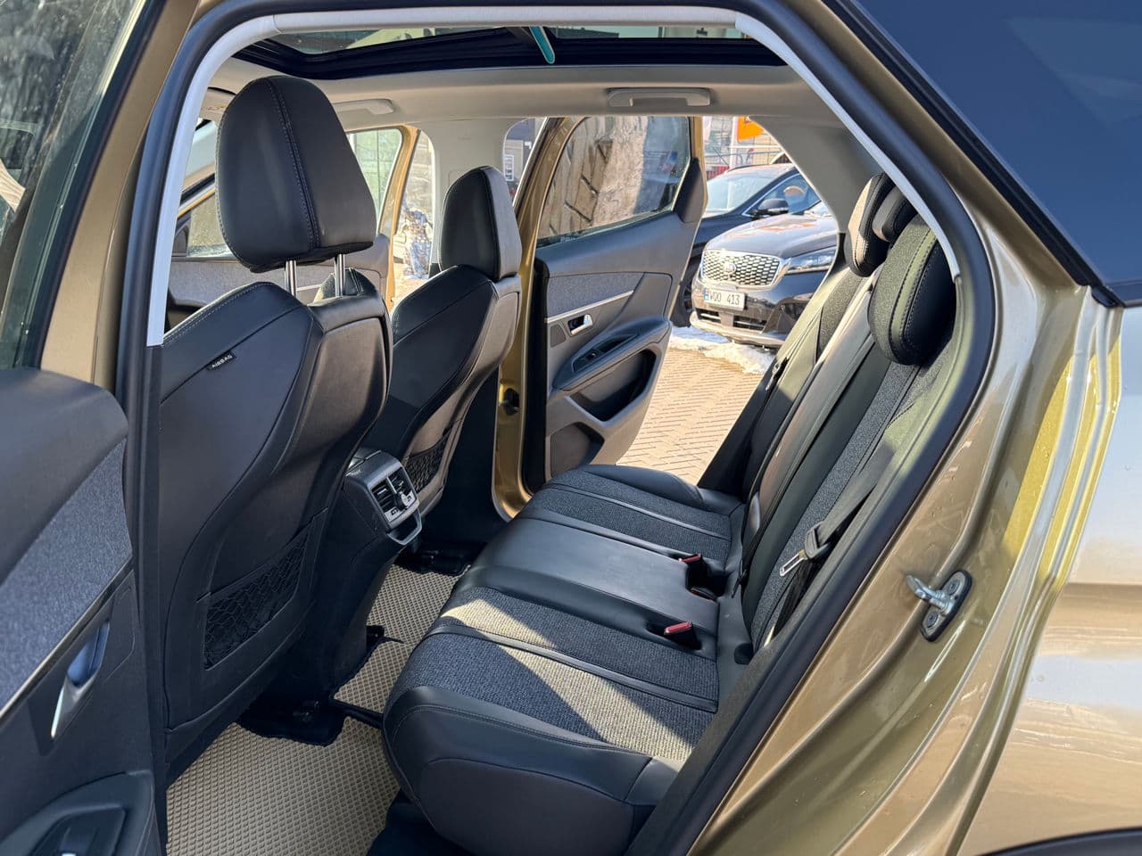 Peugeot 3008 2018 — Миниатюра 12
