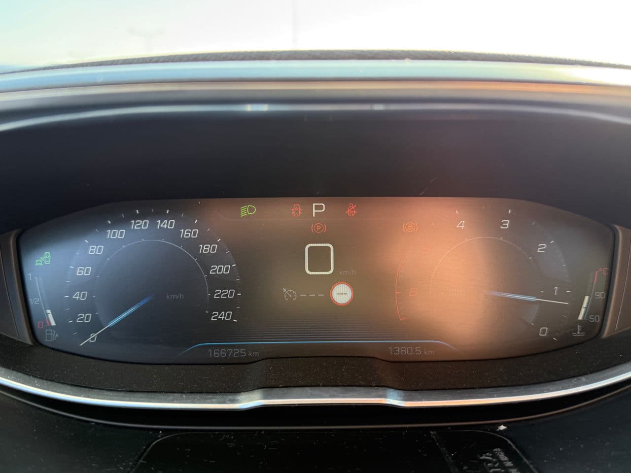 Peugeot 3008 2018 — Миниатюра 8
