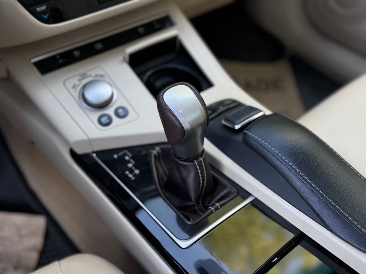 Lexus ES 300h 2012 — Миниатюра 16