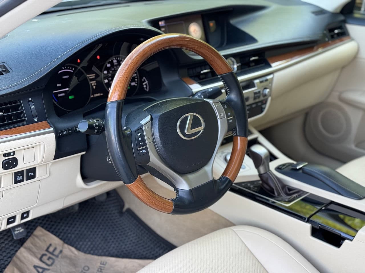 Lexus ES 300h 2012 — Миниатюра 10