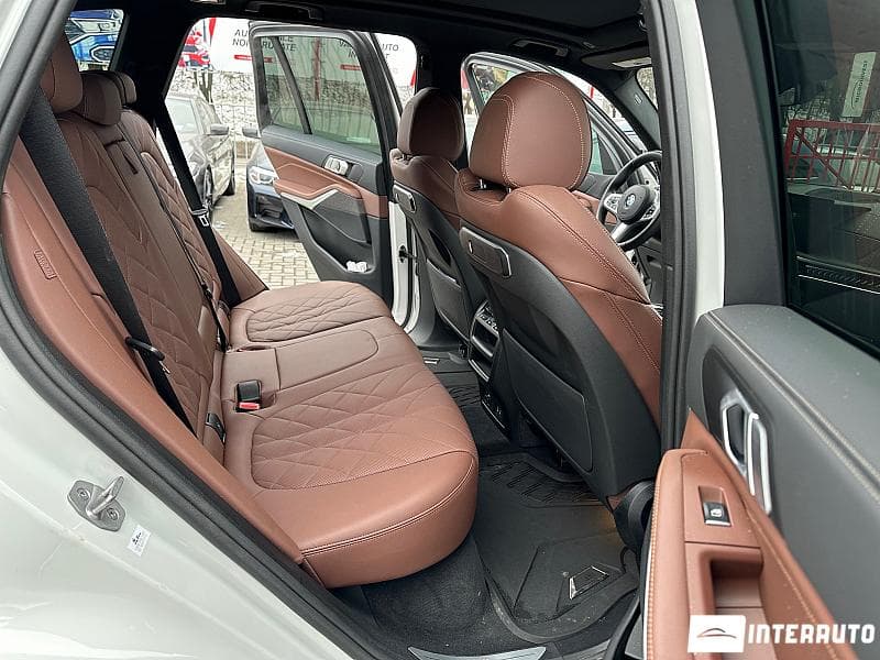 BMW X5 4.0i 2024 — Миниатюра 8