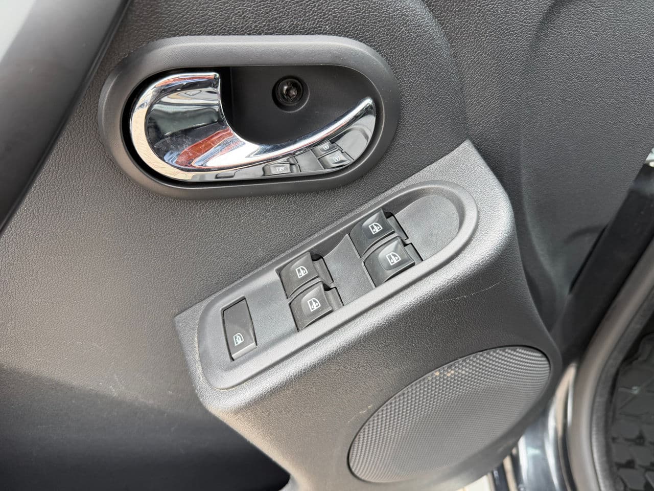 Dacia Duster 2015 — Миниатюра 8