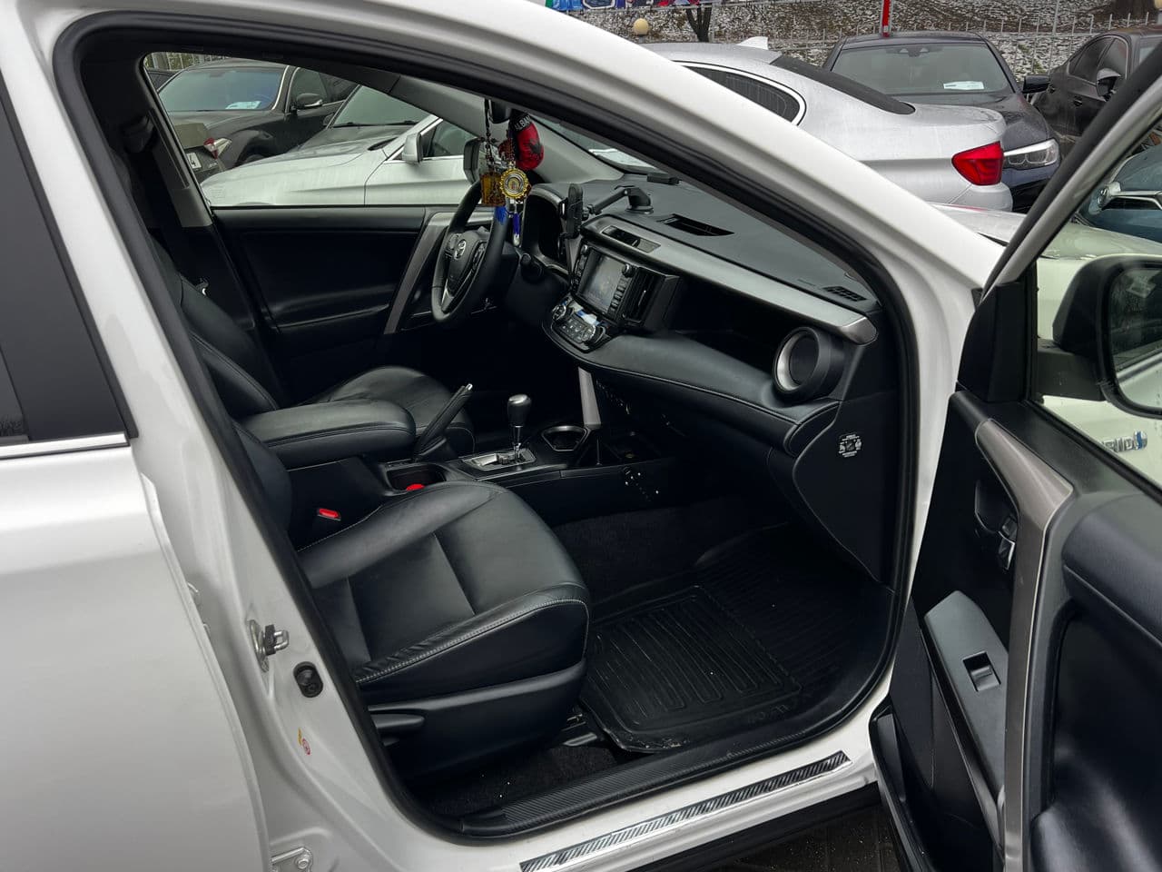 Toyota Rav-4 2018 — Миниатюра 5