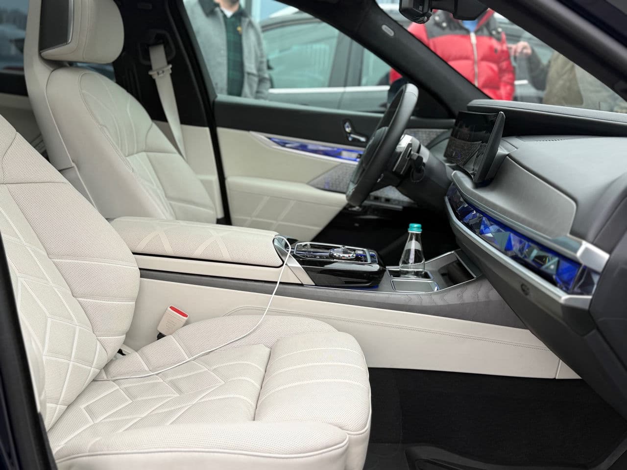BMW 740 2024 — Миниатюра 16
