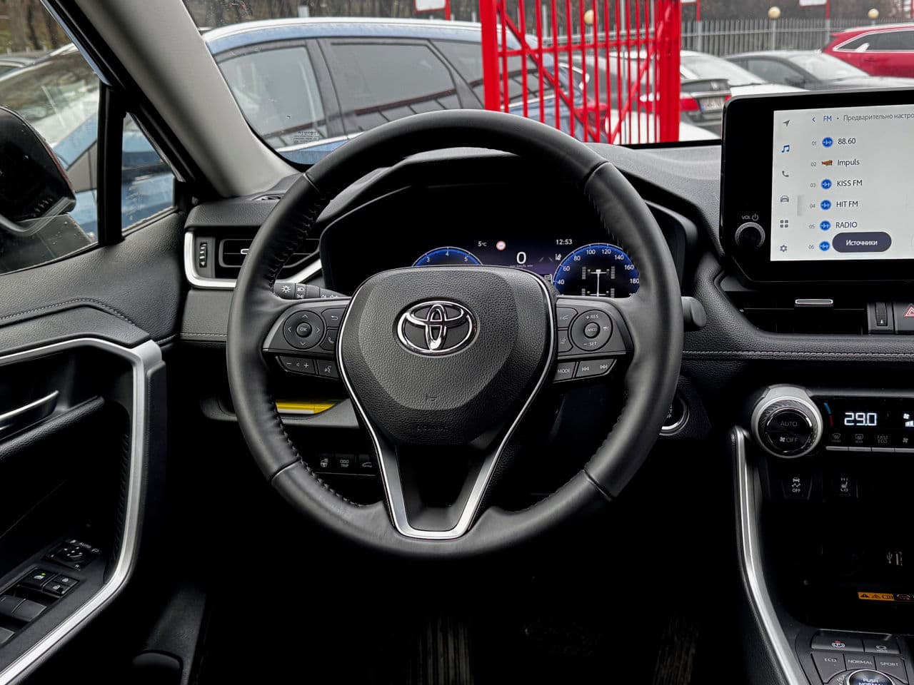 Toyota Rav-4 2023 — Миниатюра 5