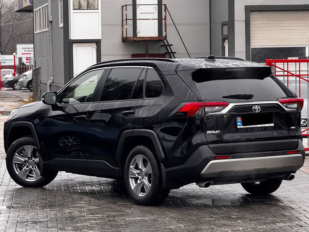 Toyota Rav-4 2023 — Миниатюра 4