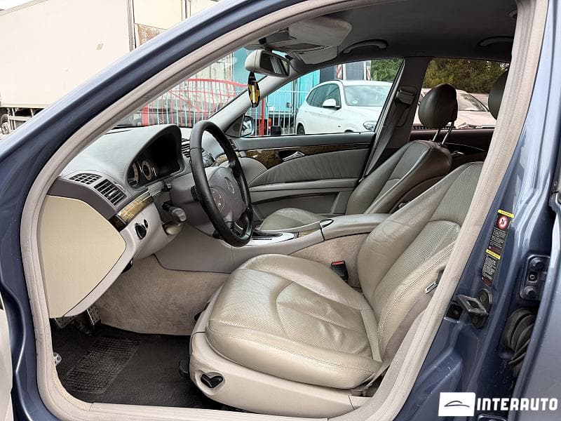 2003 Mercedes E 220 — Miniatură 5