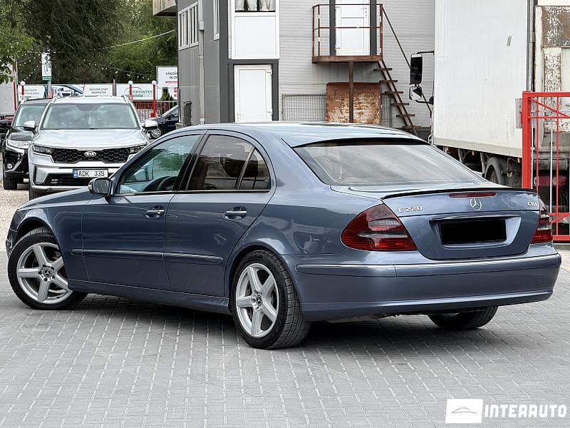2003 Mercedes E 220 — Miniatură 2