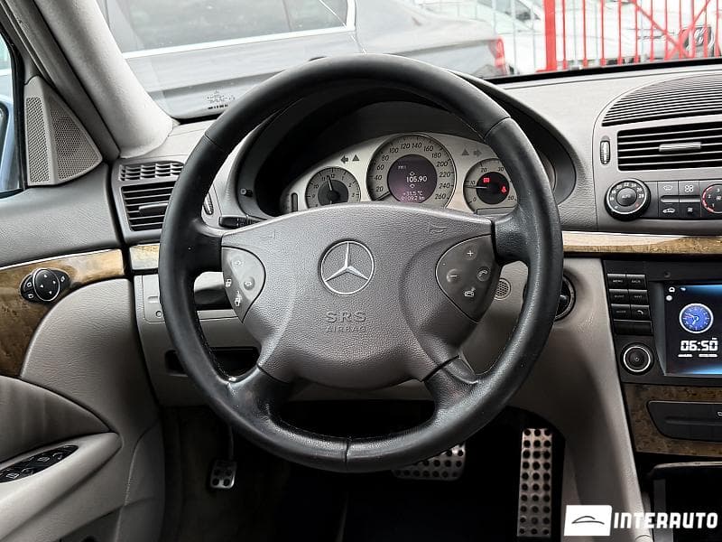2003 Mercedes E 220 — Miniatură 11