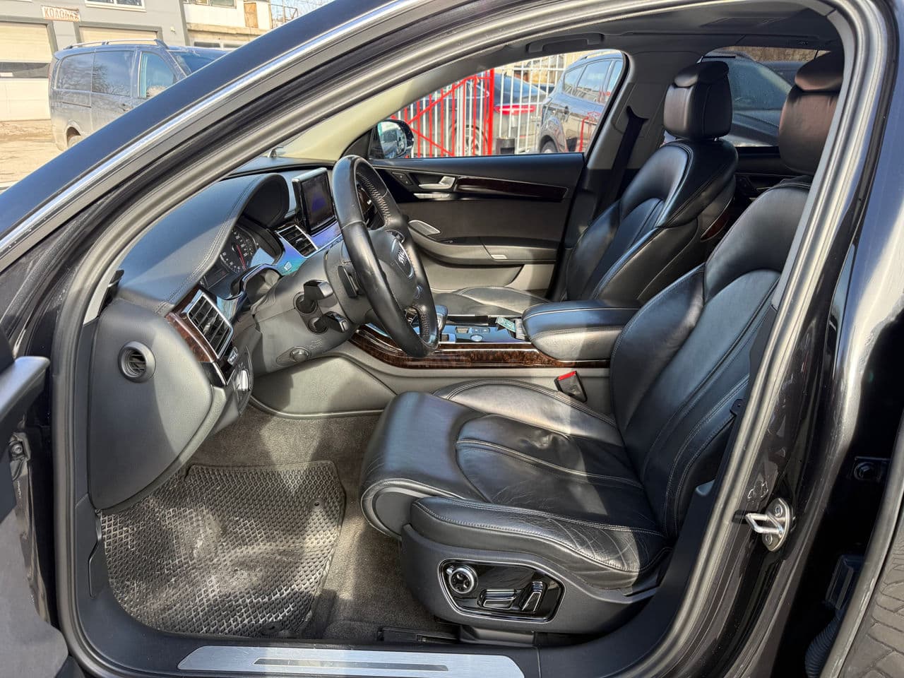 Audi A8 2011 — Миниатюра 6