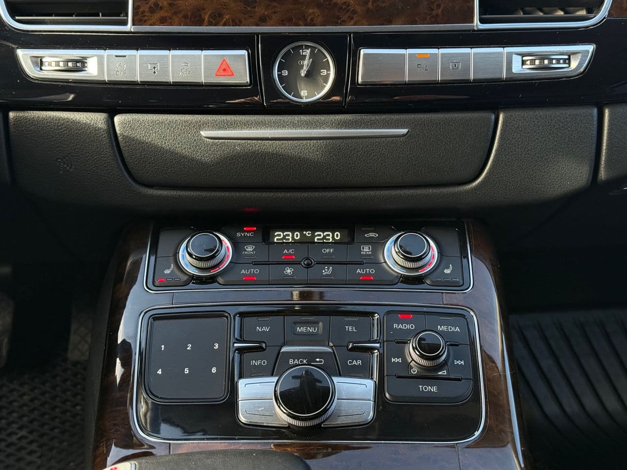 Audi A8 2011 — Миниатюра 11