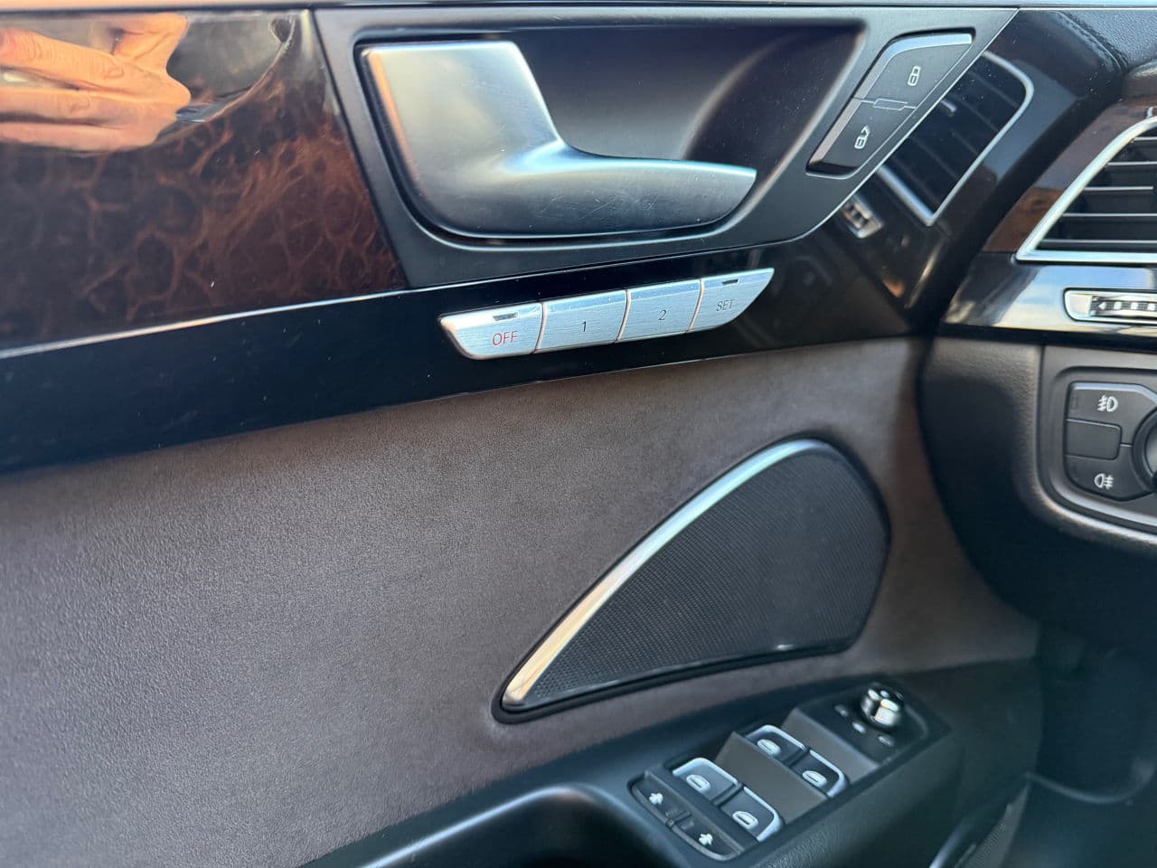 Audi A8 2011 — Миниатюра 15