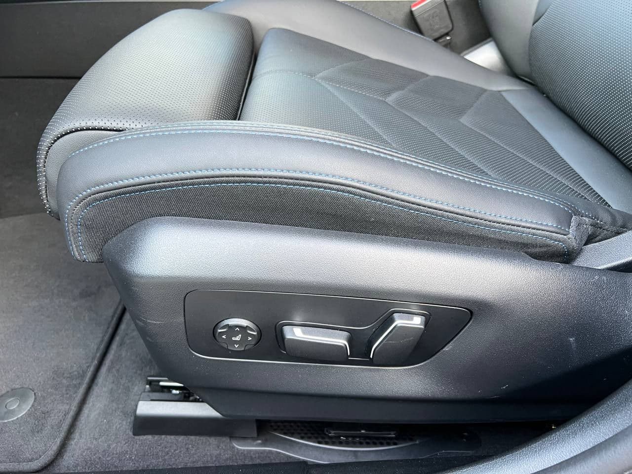 BMW 520 2025 — Миниатюра 19