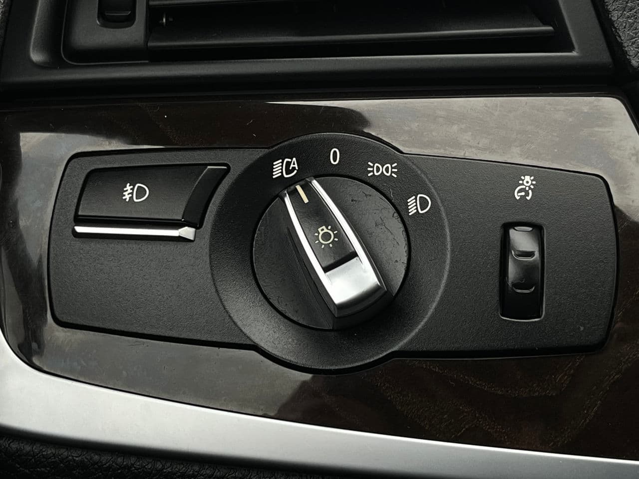 BMW 528 2012 — Миниатюра 9