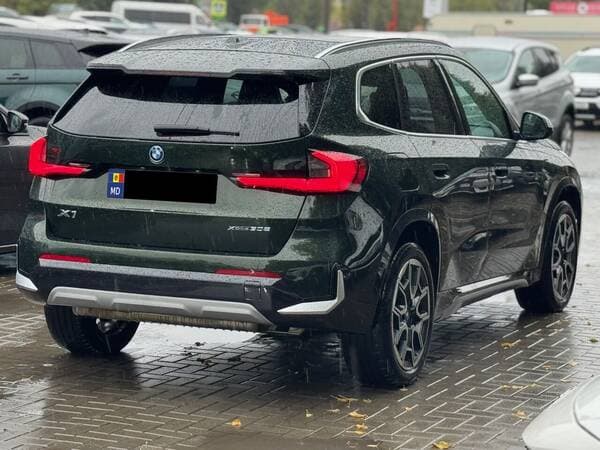 2023 BMW X1 xDrive30e — Miniatură 3