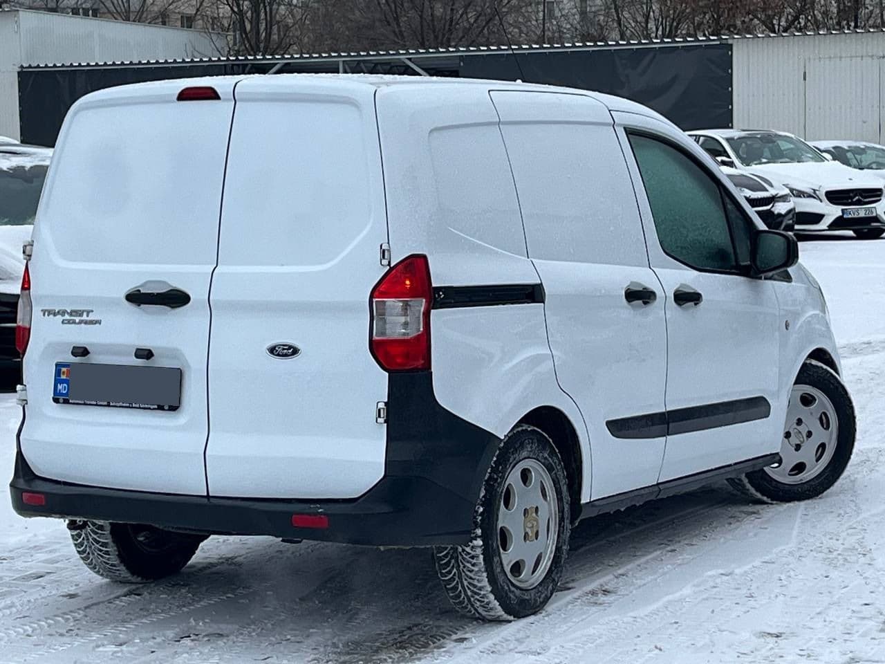 2017 Ford Tourneo Courier — Miniatură 4