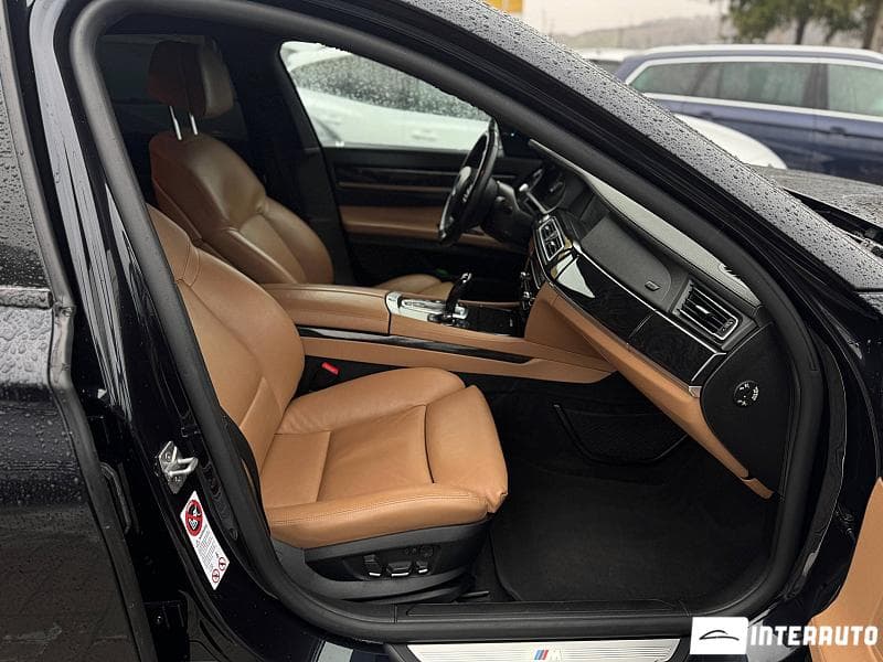 BMW 740 2011 — Миниатюра 16