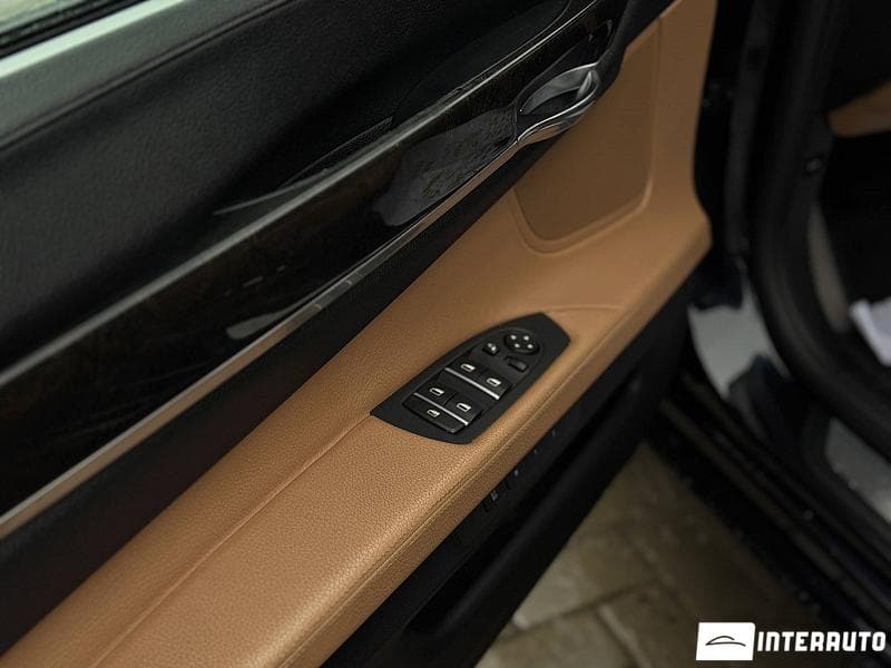 BMW 740 2011 — Миниатюра 17