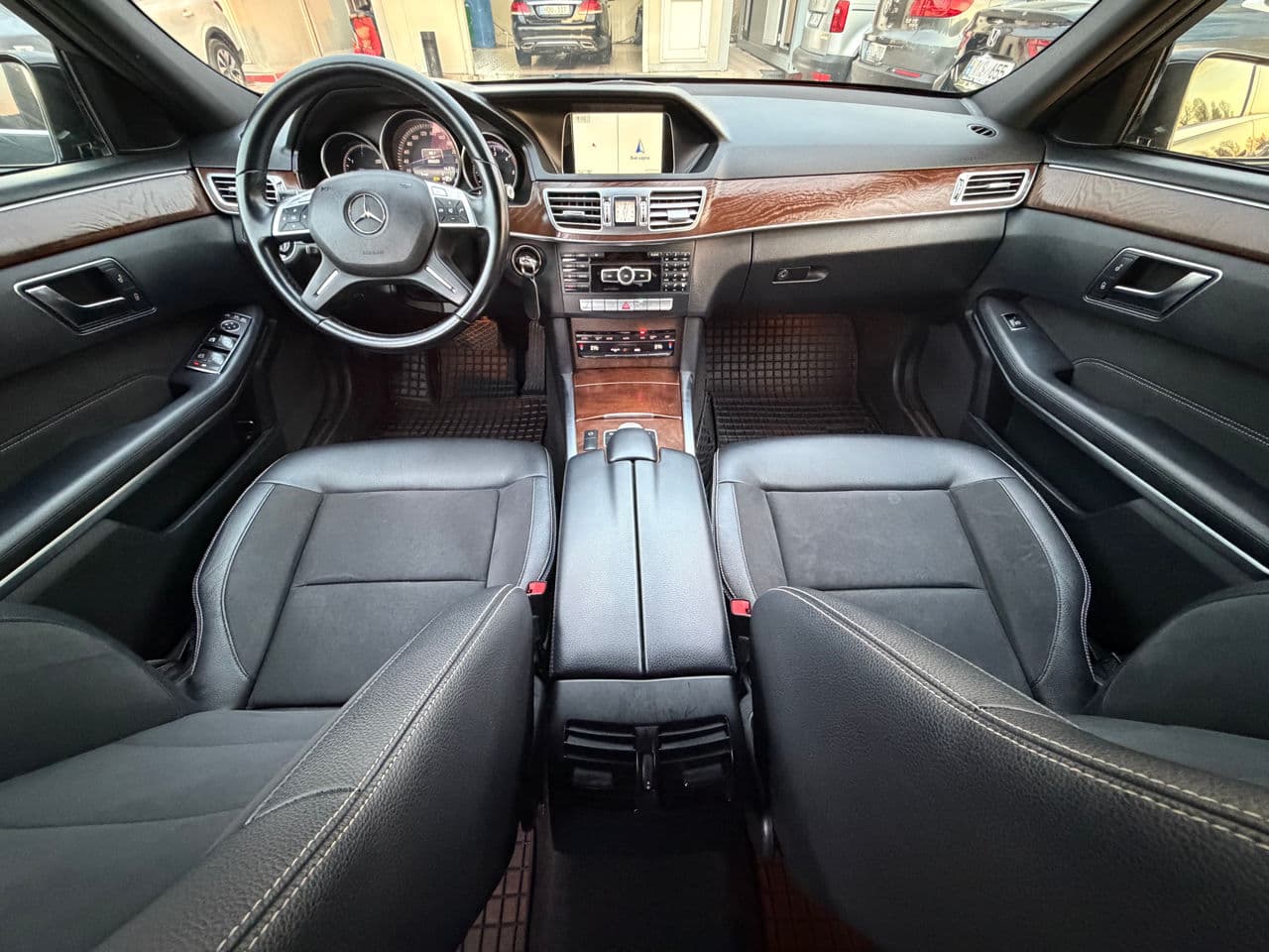 2013 Mercedes E 220 — Miniatură 17