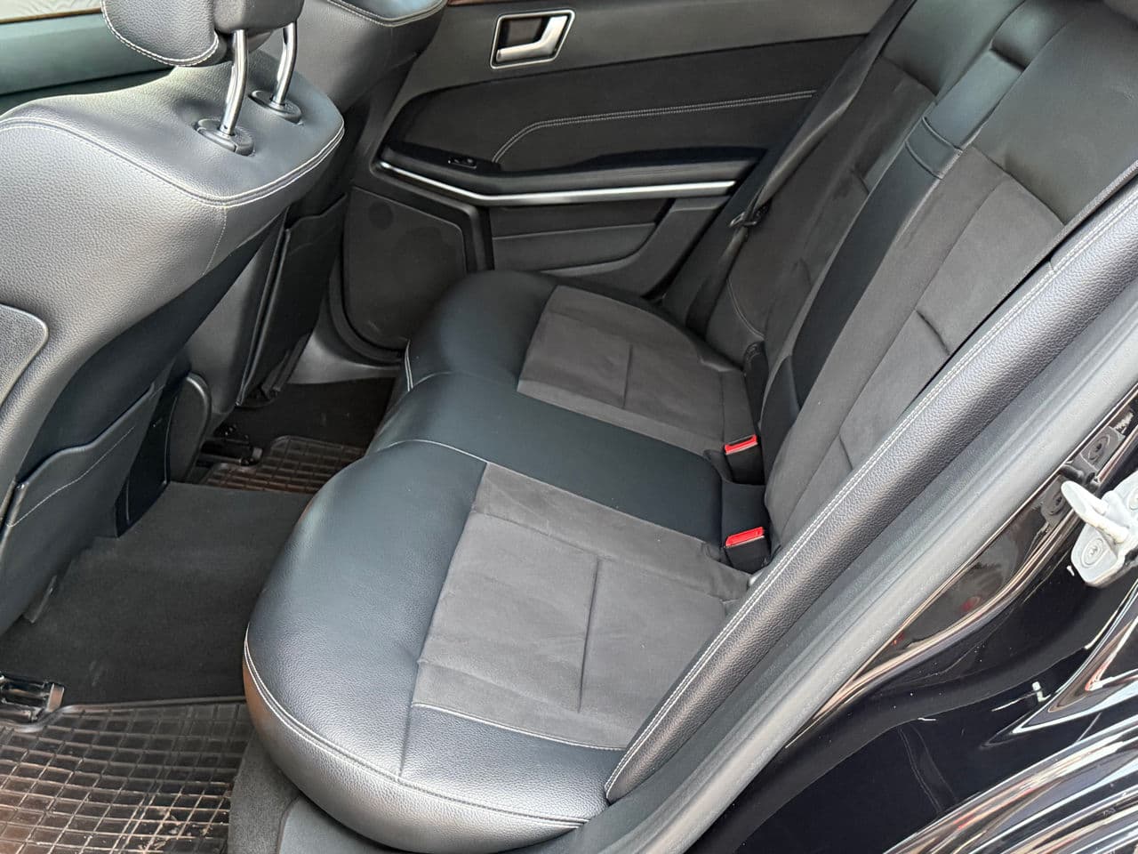 2013 Mercedes E 220 — Miniatură 18