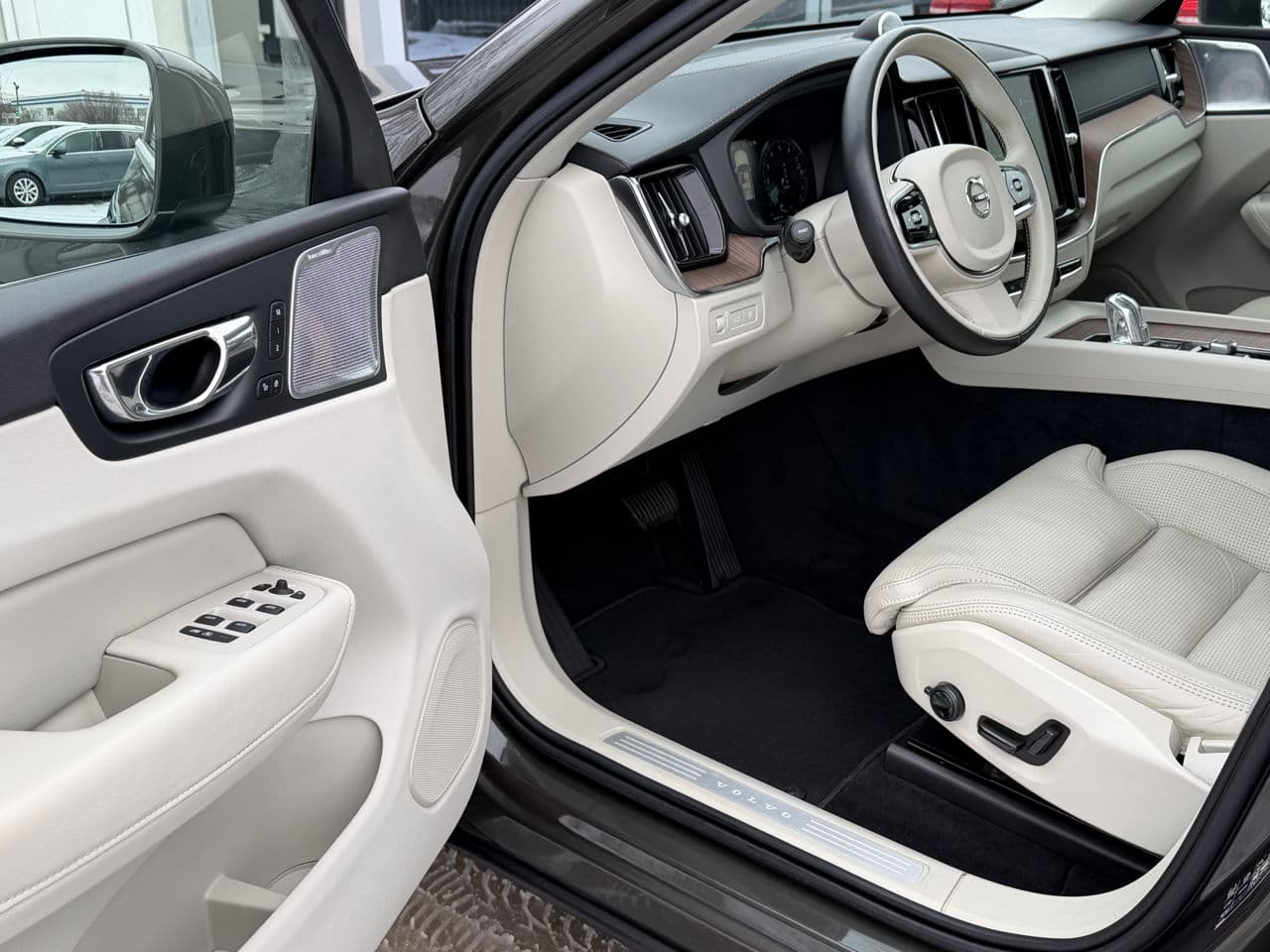 Volvo XC 60 2018 — Миниатюра 8
