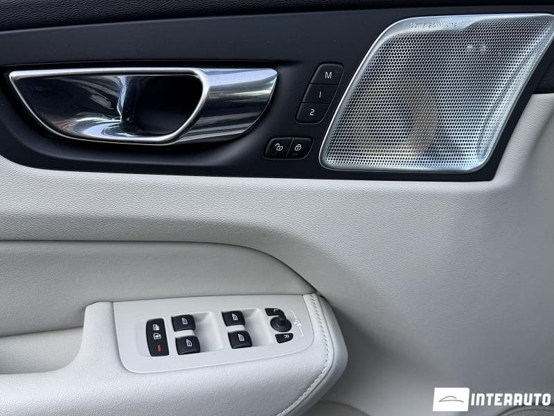 Volvo XC 60 2018 — Миниатюра 11