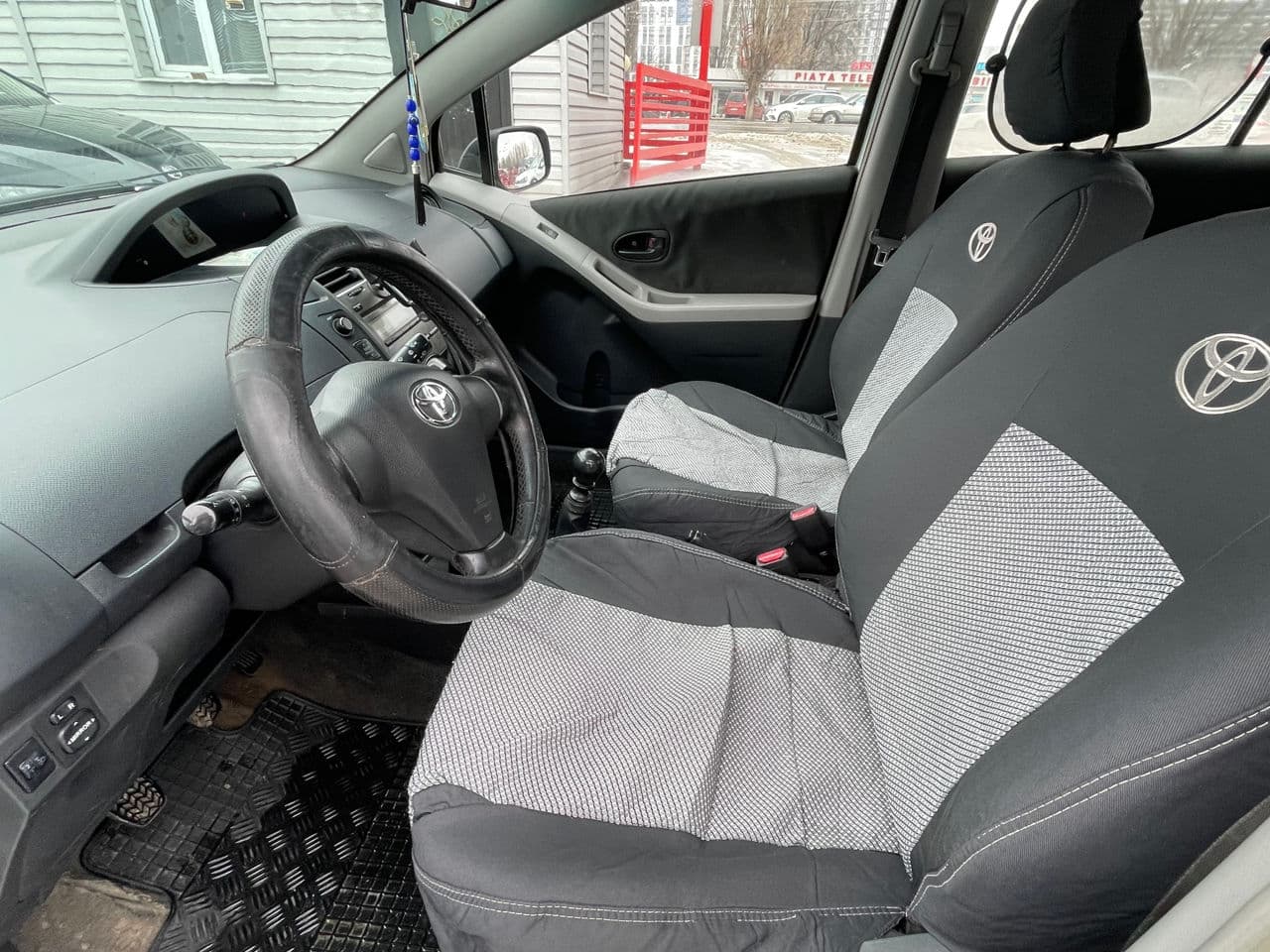 Toyota Yaris 2010 — Миниатюра 6
