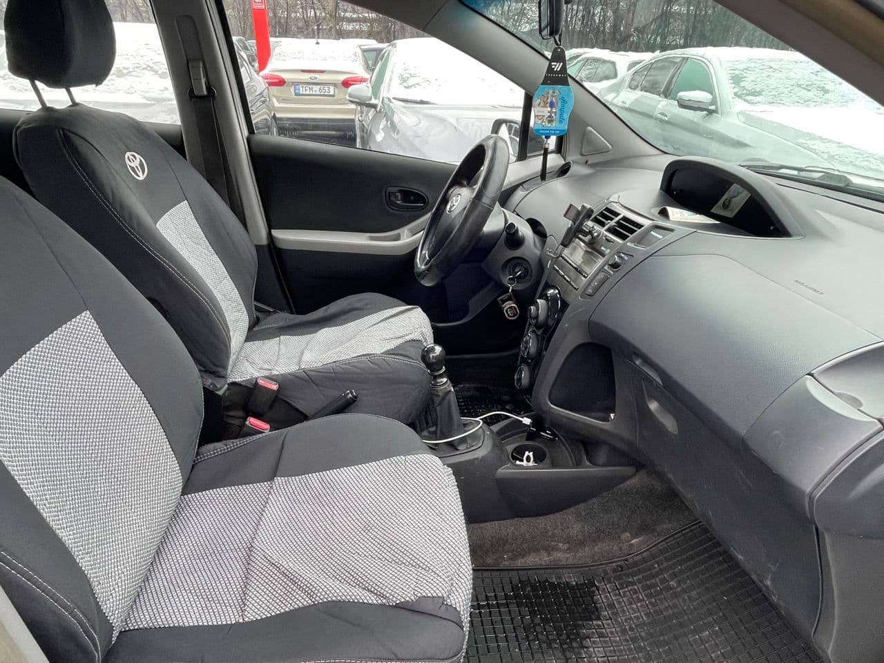Toyota Yaris 2010 — Миниатюра 11