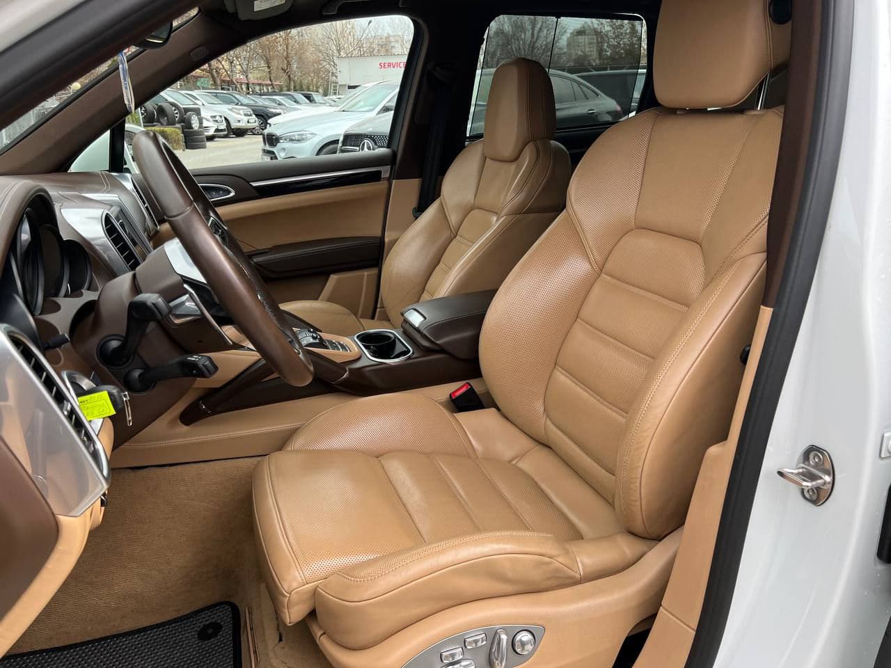 Porsche Cayenne 2016 — Миниатюра 8