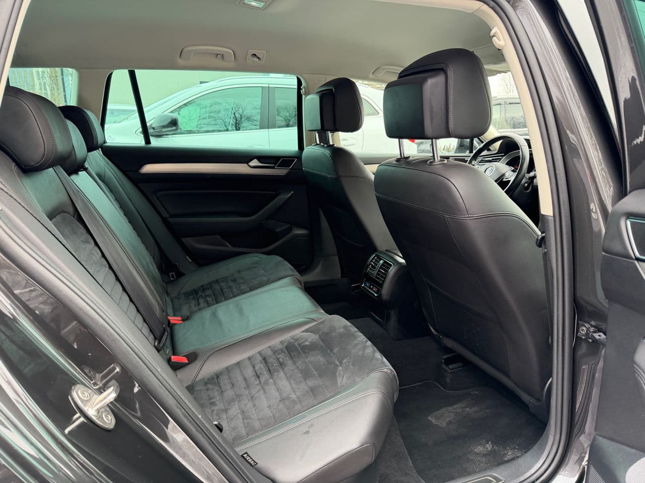 Volkswagen Passat 2019 — Миниатюра 18