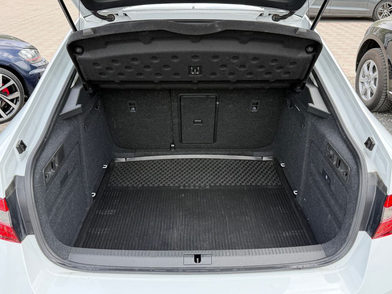 Skoda Superb 2023 — Миниатюра 18