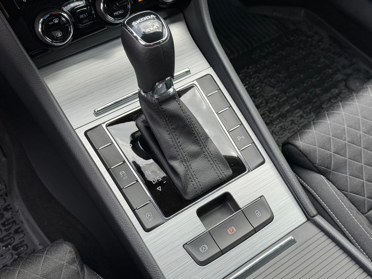 Skoda Superb 2023 — Миниатюра 14