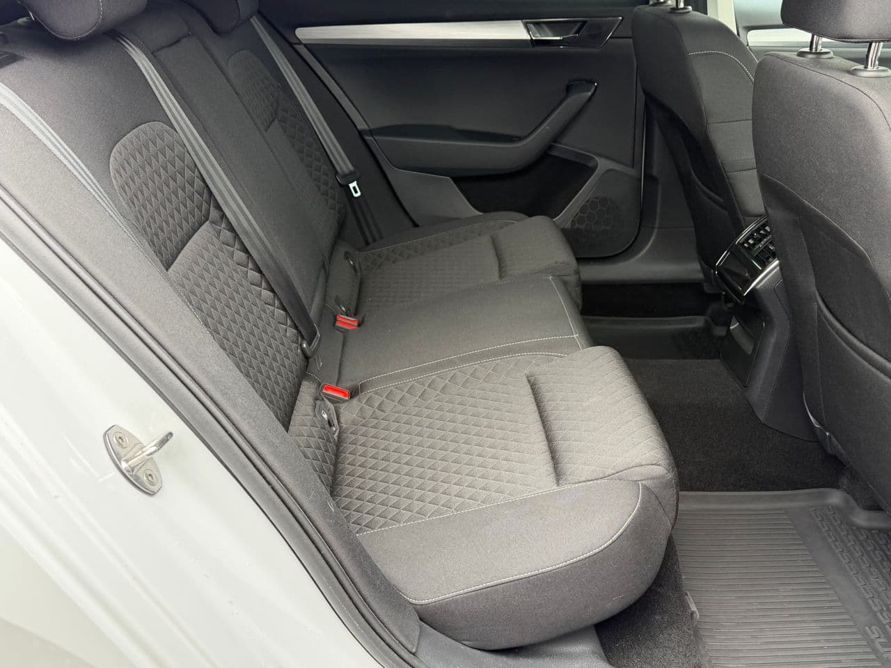Skoda Superb 2023 — Миниатюра 17