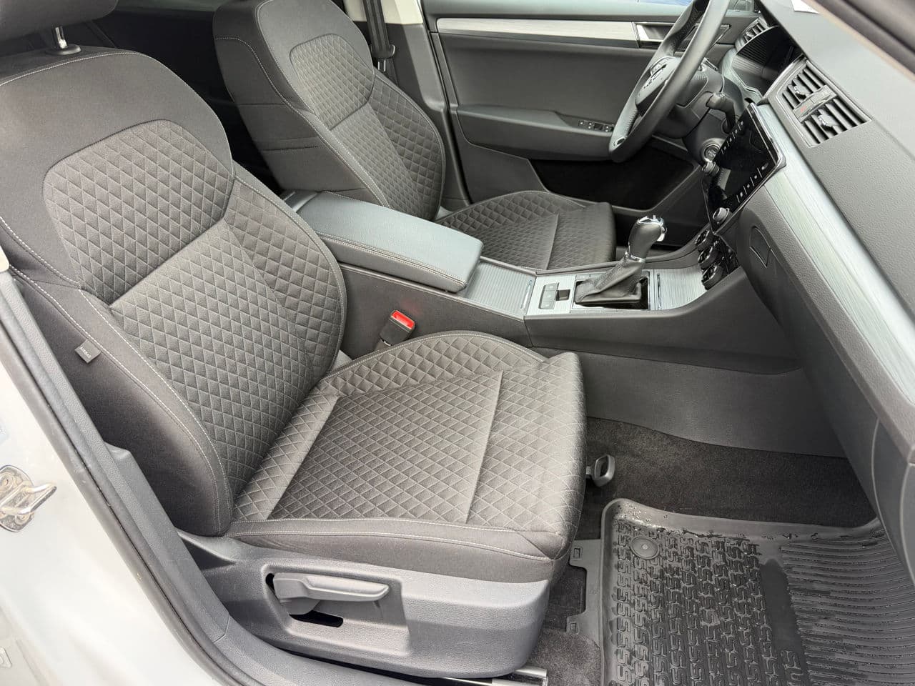 Skoda Superb 2023 — Миниатюра 15