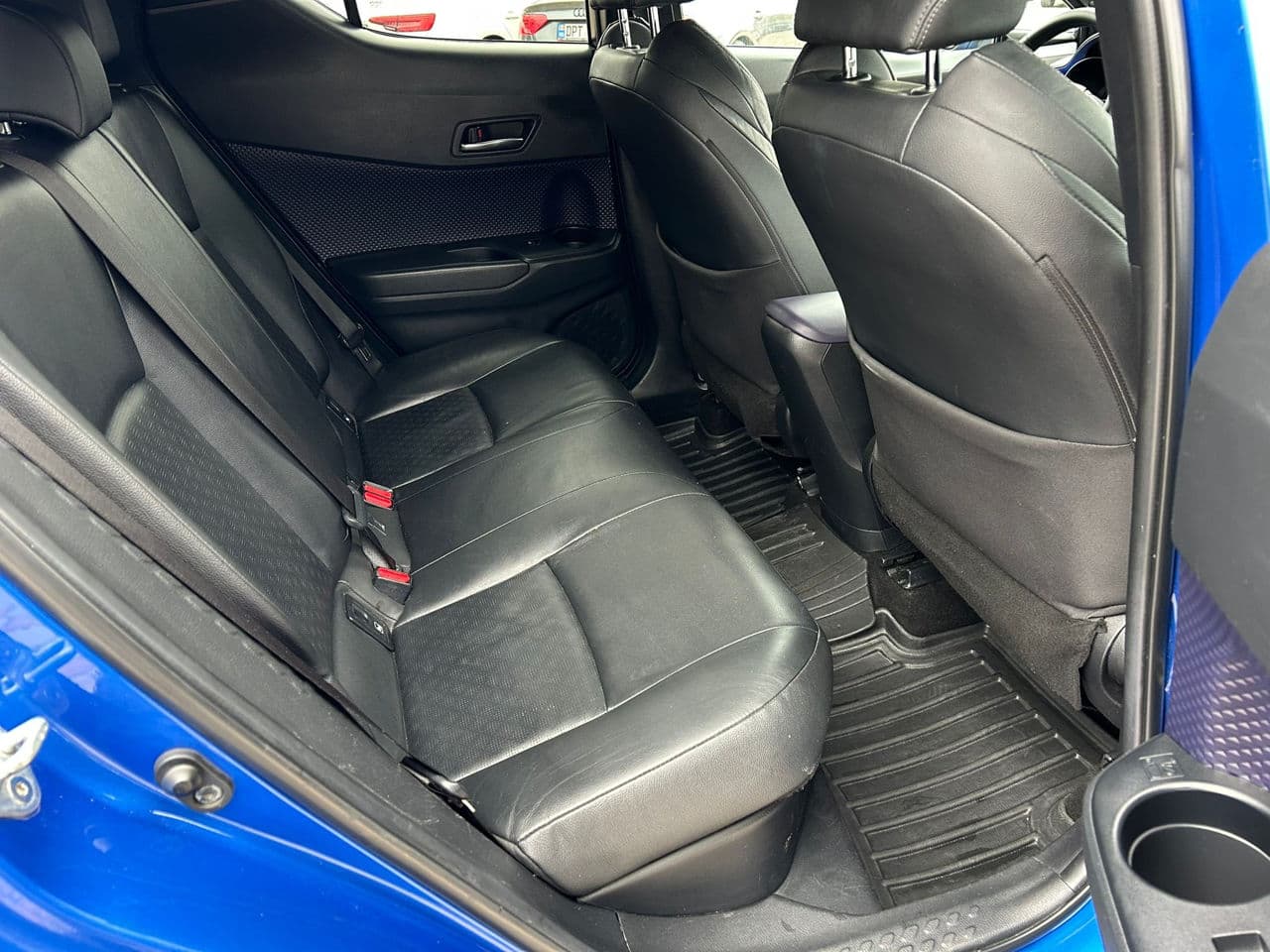 Toyota C-HR 2017 — Миниатюра 18
