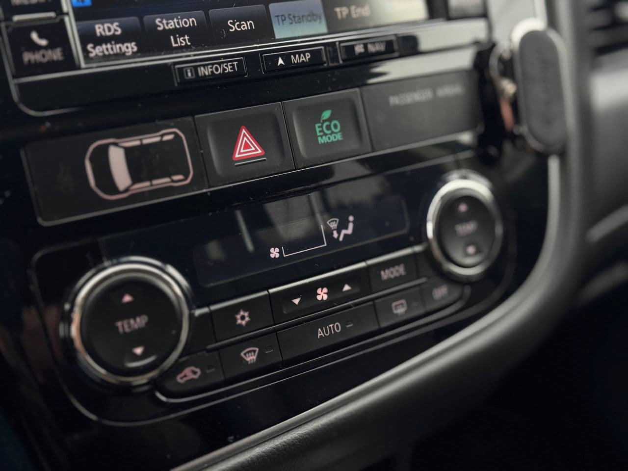 Mitsubishi Outlander 2015 — Миниатюра 11
