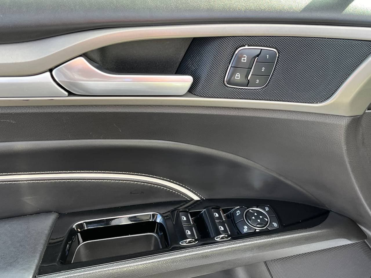 Ford Mondeo 2018 — Миниатюра 15