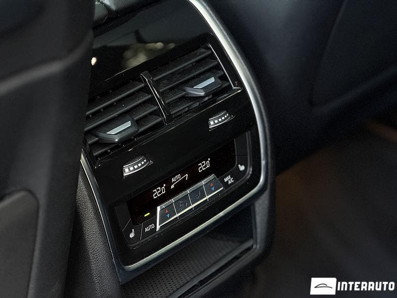 BMW X7 4.0i 2024 — Миниатюра 25